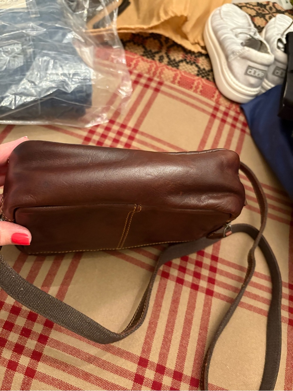 Compact Brown Leather Crossbody Bag with Adjustable Strap
